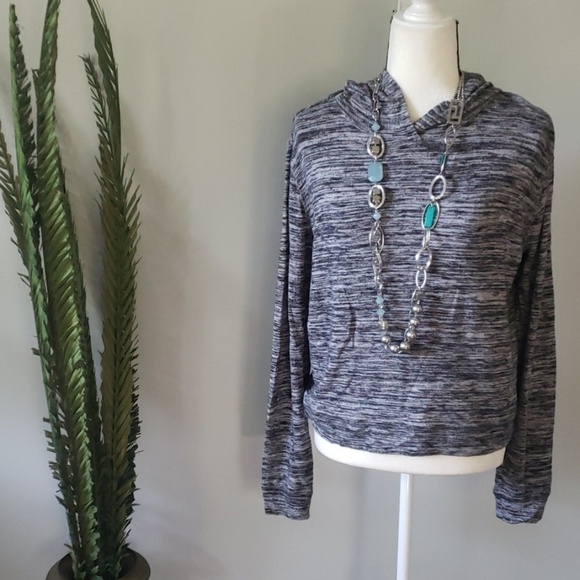 Tops - Black and white heathered cropped hoodie